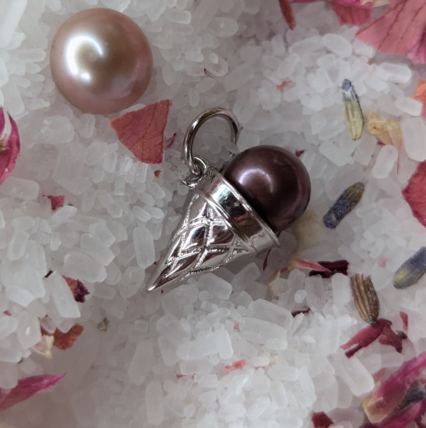 Preset SS Chocolate Pearl Ice cream Pendant