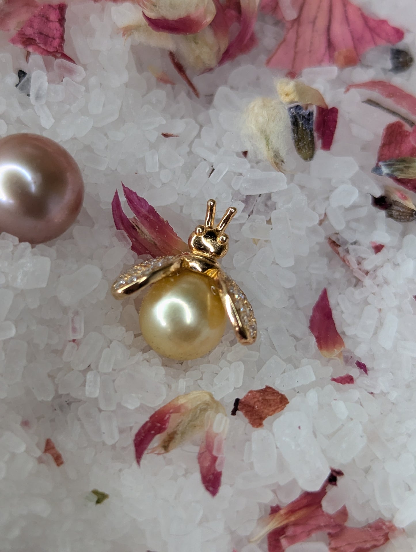 Preset Gold plated SS Bee Pearl Pendant YELLOW