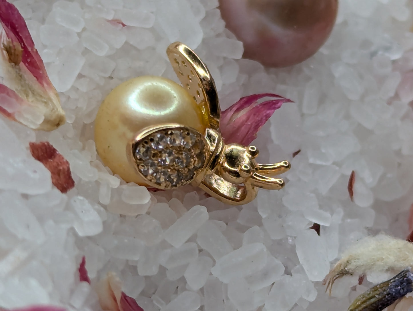 Preset Gold plated SS Bee Pearl Pendant YELLOW
